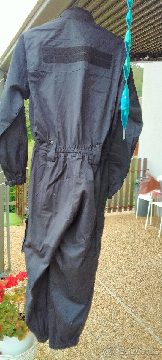 Originální černou policejní kombinézu prodám