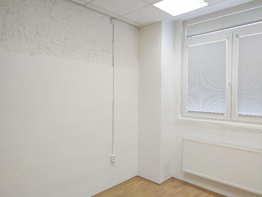 Pronájem kanceláře 11,50m2 Okružní, Brno -Lesná