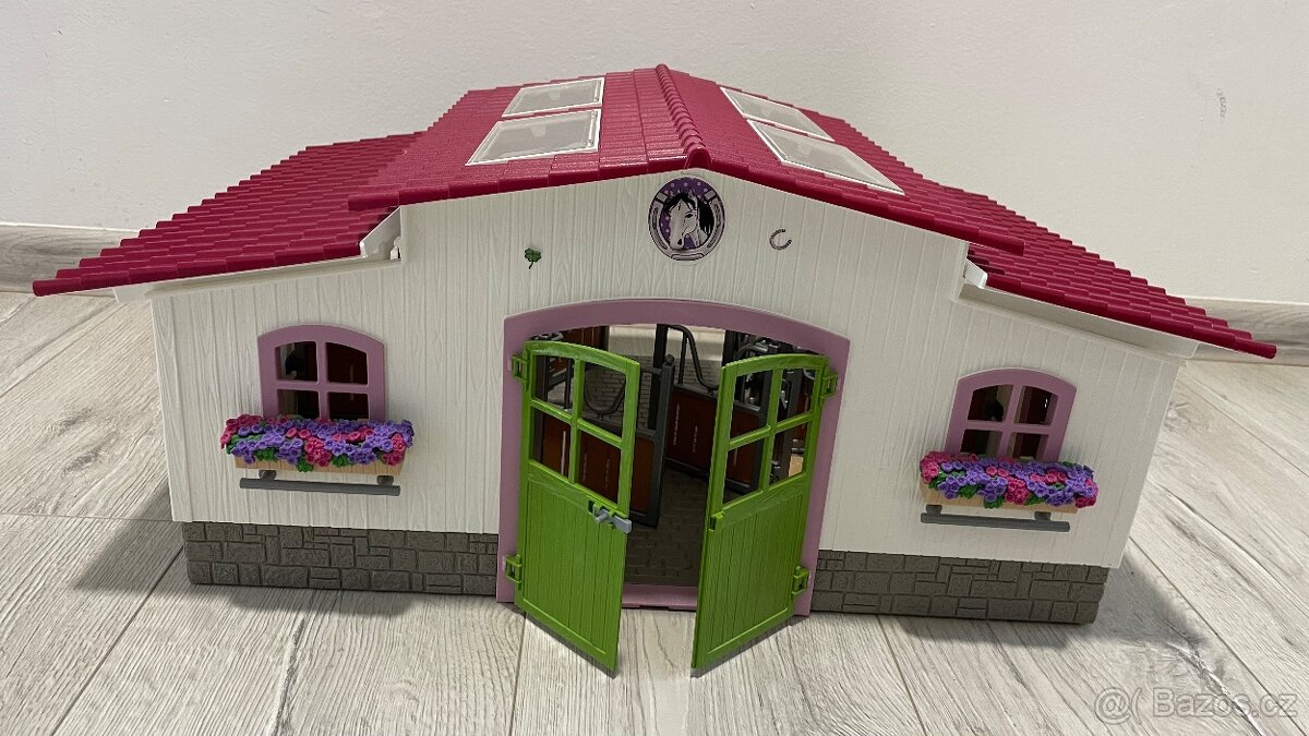 Stáj Schleich s doplňky a 11 koňmi - TOP STAV
