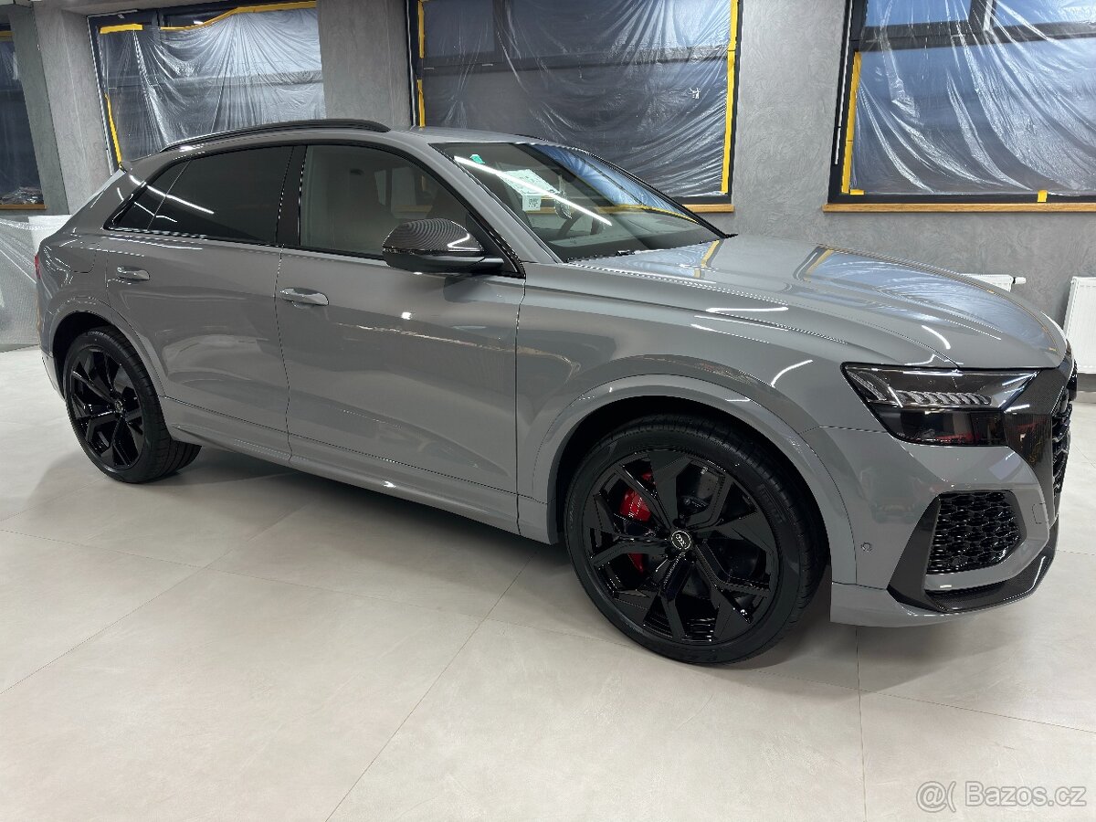 AUDI RSQ8