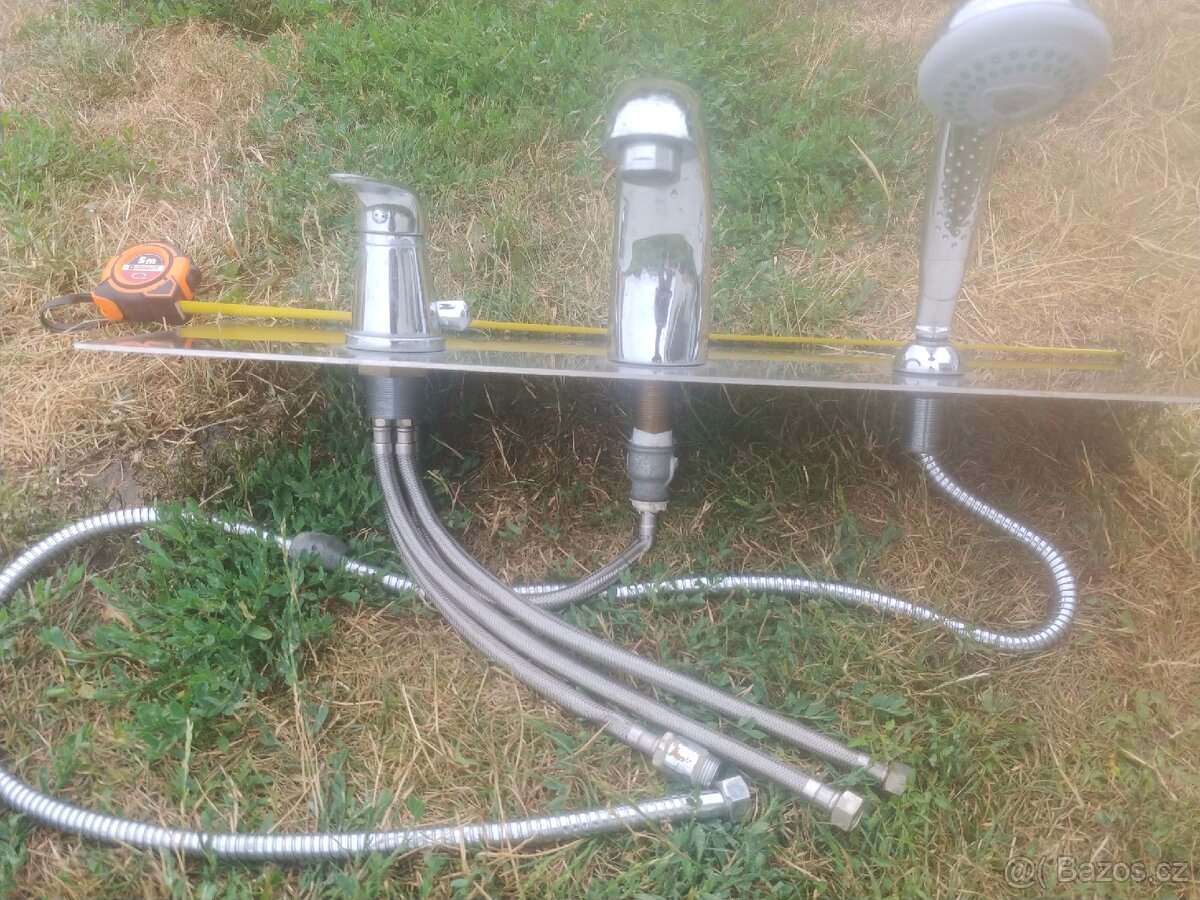 Paková baterie se sprchou.