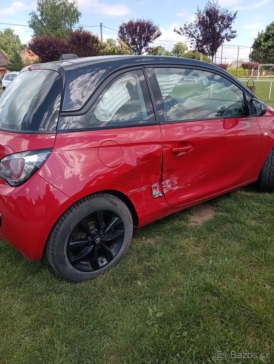 kupim Zadny pravy blatnik Opel Adam