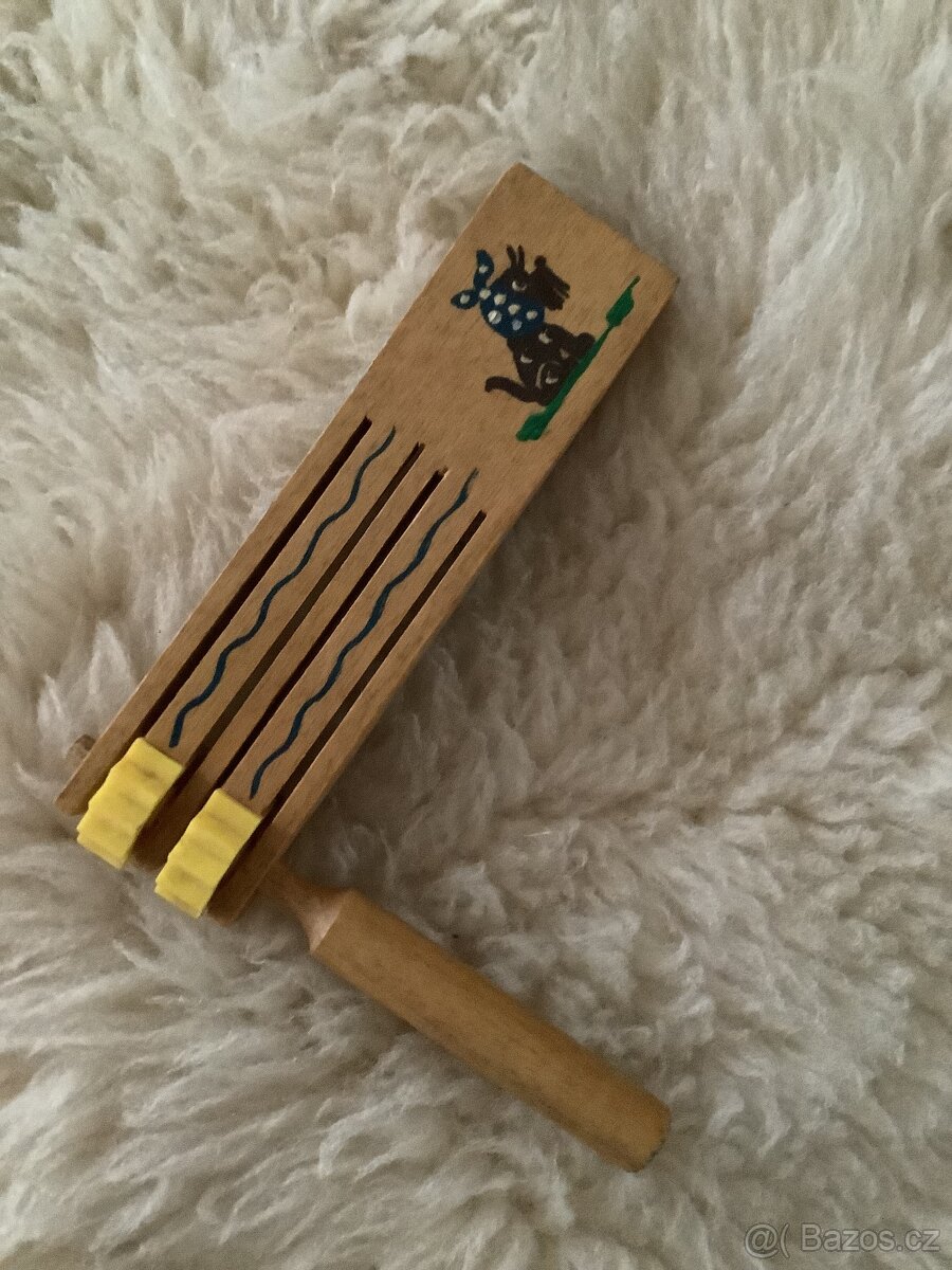 Dřevěná Velikonoční Řehtačka retro originál.