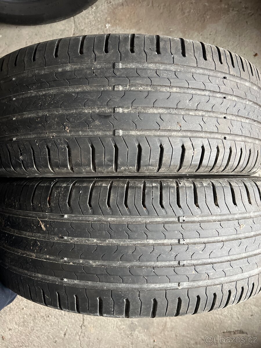 2x letni pneu 215/55/17 Continental