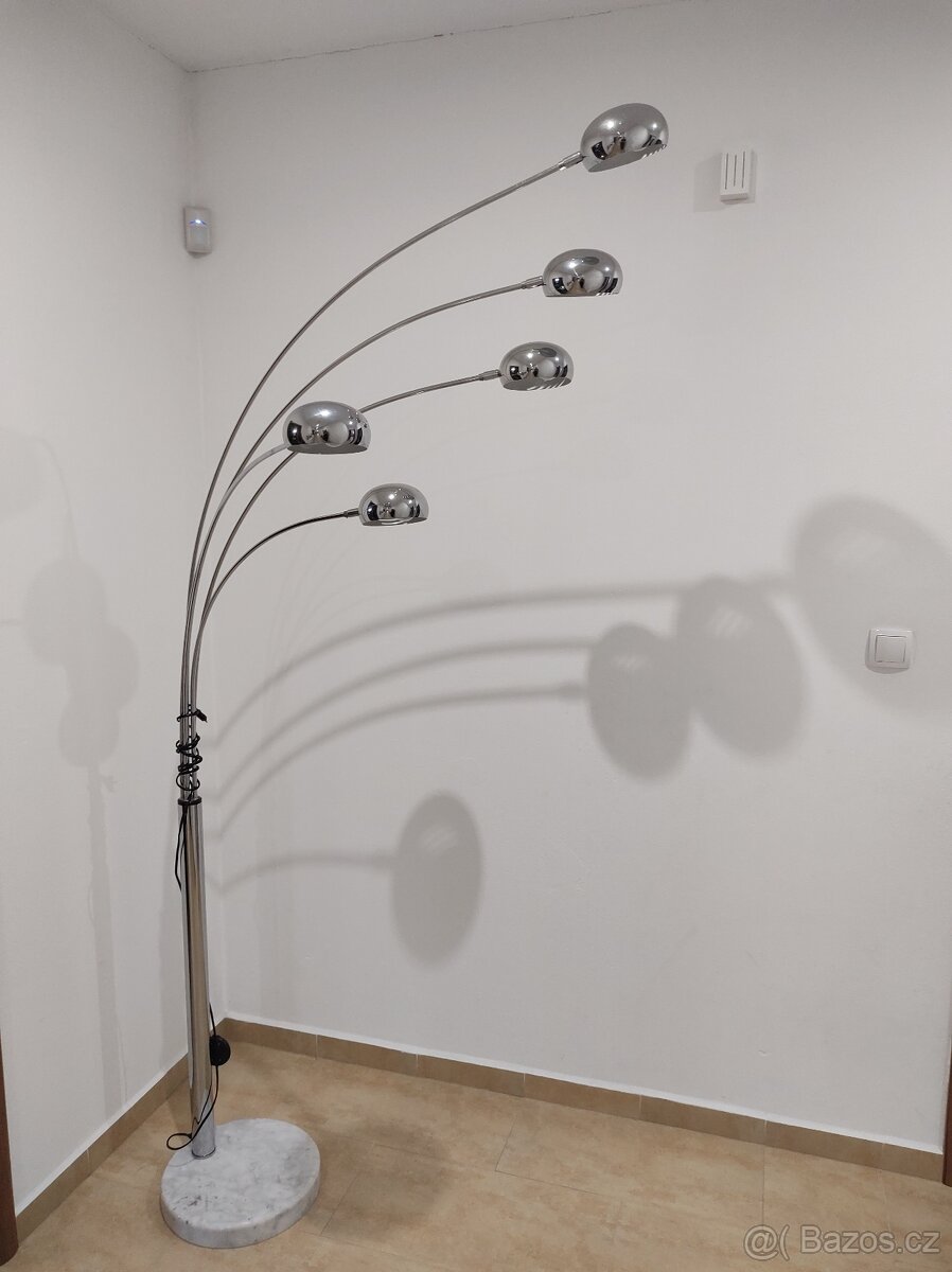 Stojací lampa