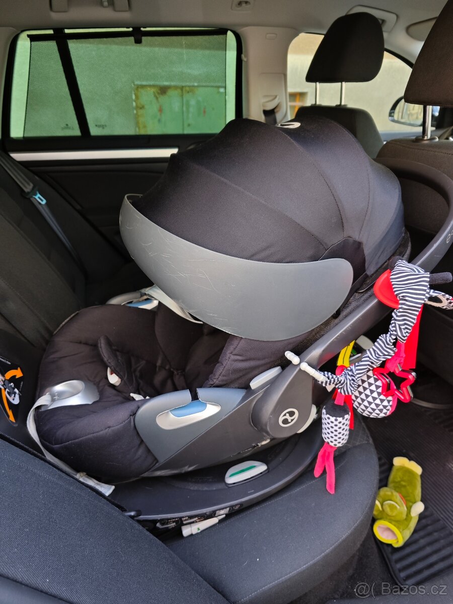 Cybex s otočnou základnou
