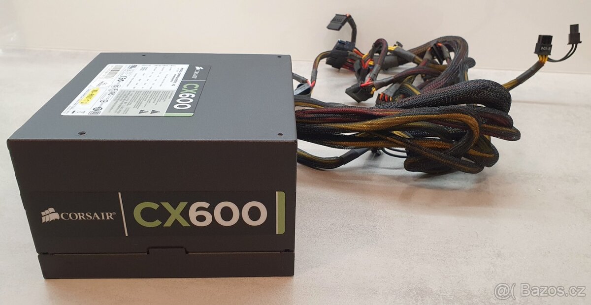 zdroj Corsair CX600 V2 80plus (účinnost 85 %)