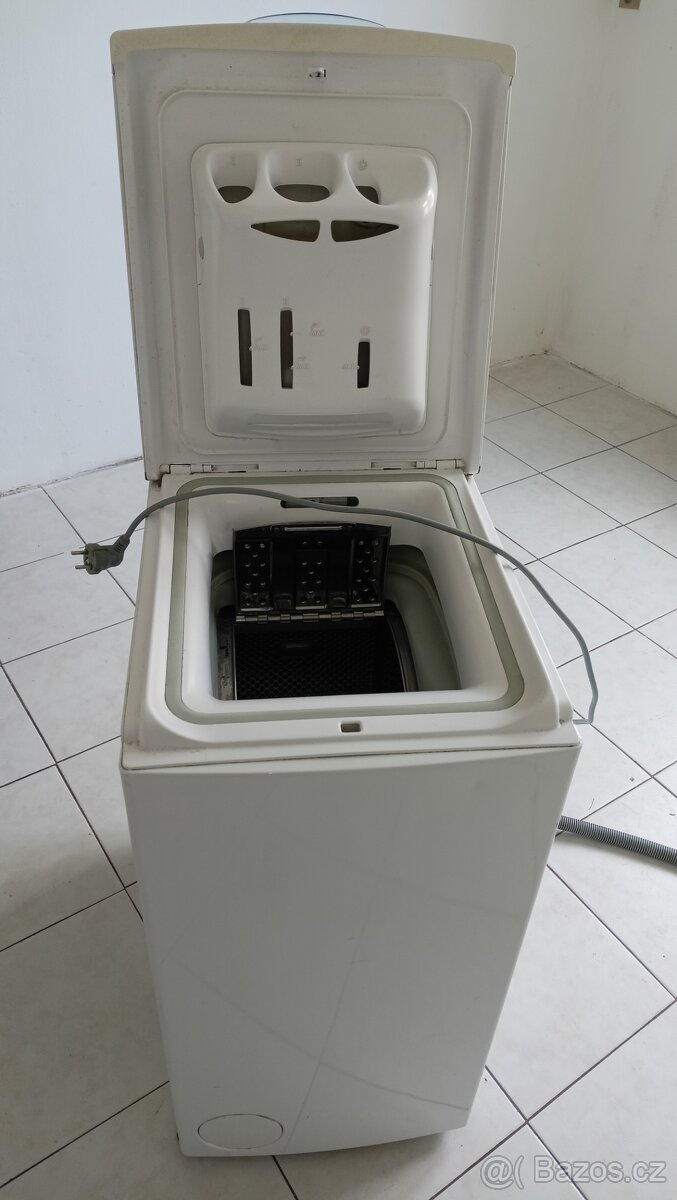 Pračka Whirlpool vrchem plněná