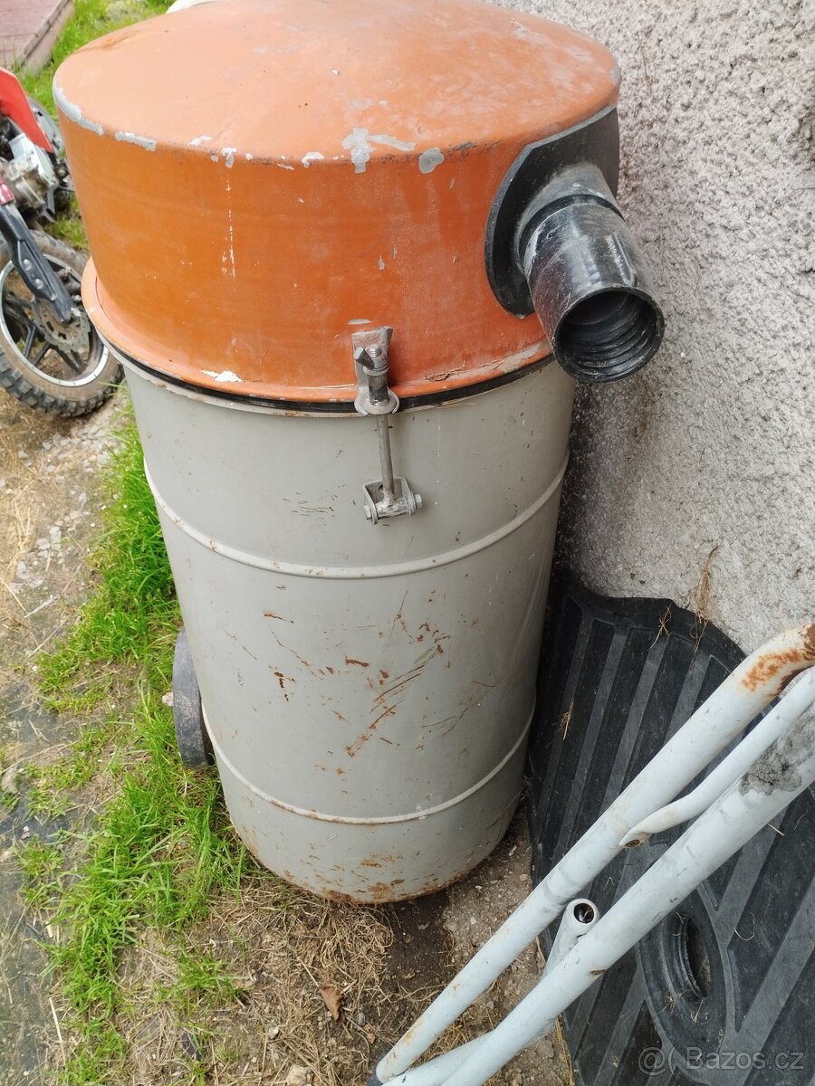 Průmyslový vysavač