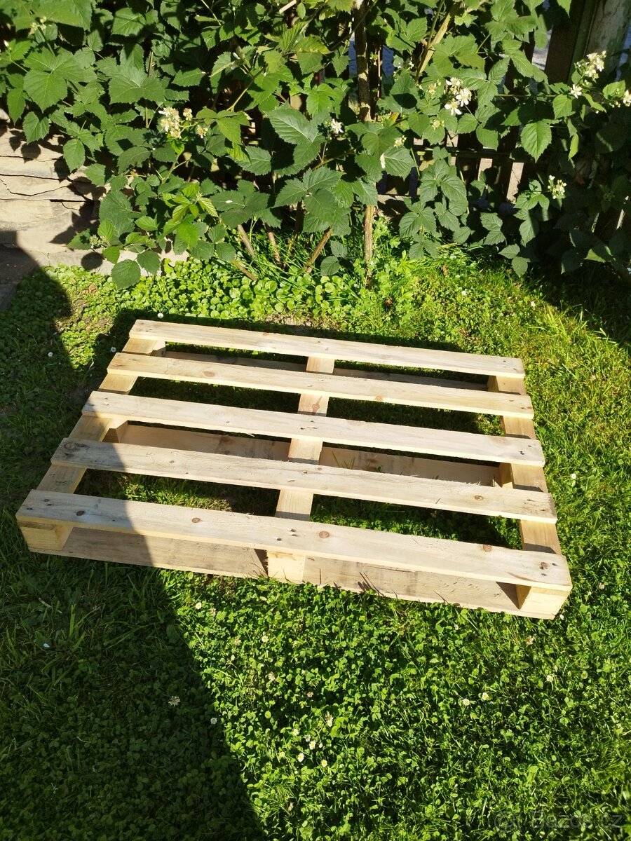 Palety dřevěné.