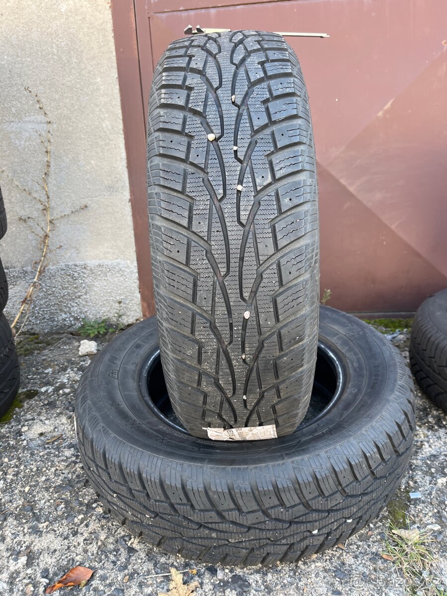 Zimní pneu 215/70/16