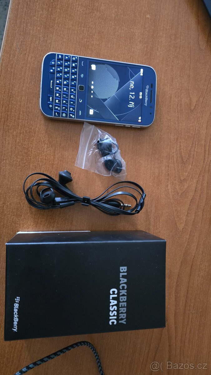 Blackberry Classic SQC100-1 Blue