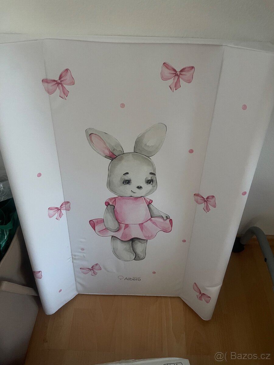 Přebalovací pult na postylku