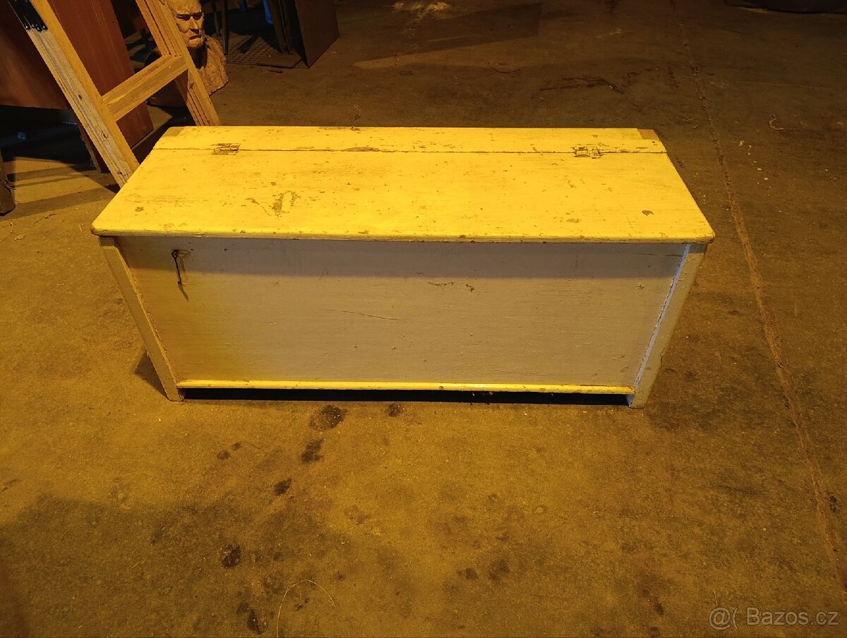 Truhla lavice botník skříň