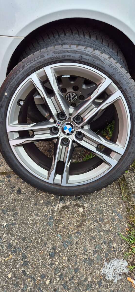 BMW F40 F44 M140i – originální sada alu kol 8Jx18 s pneu Bri