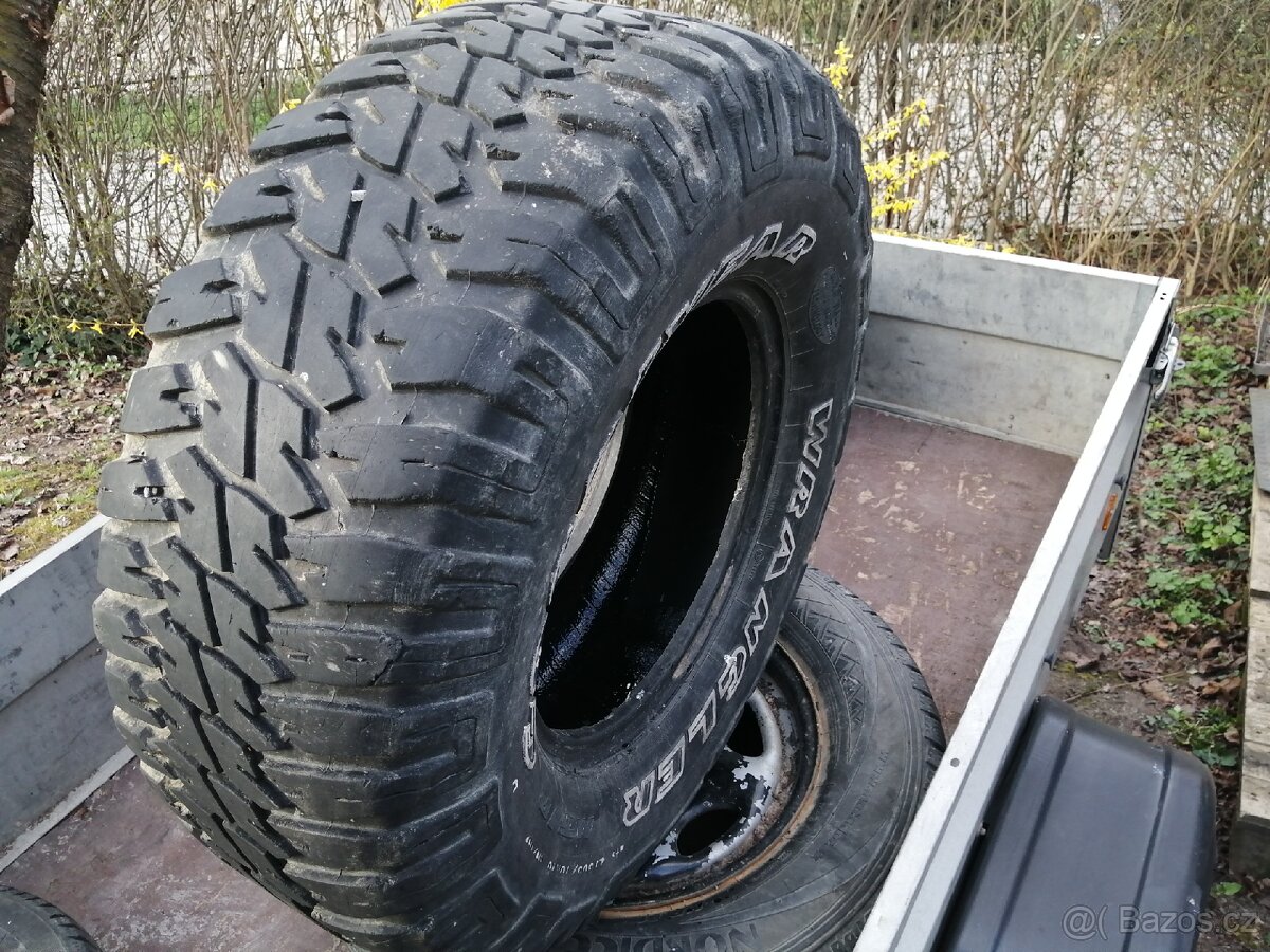 Pneu M/T Goodyear 305/70R16