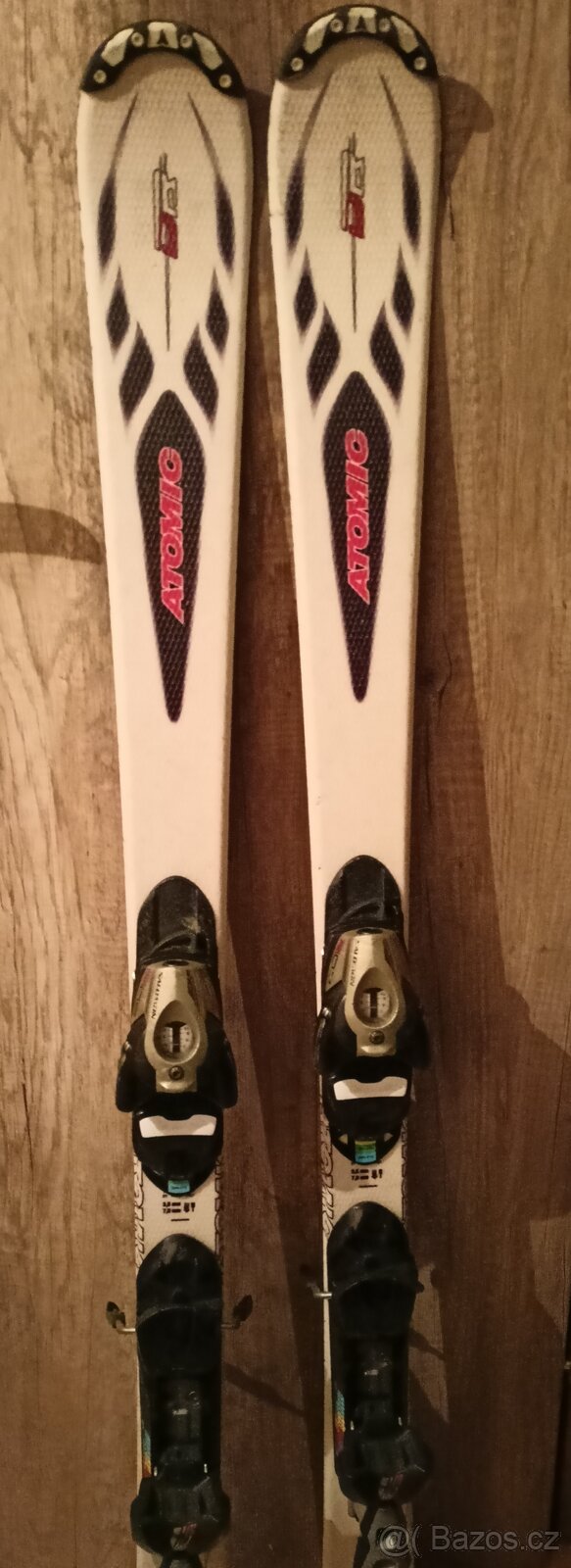 lyže Atomic,+dětské lyž.helmy+lyž.kalhoty L+lyžáky23 a 26