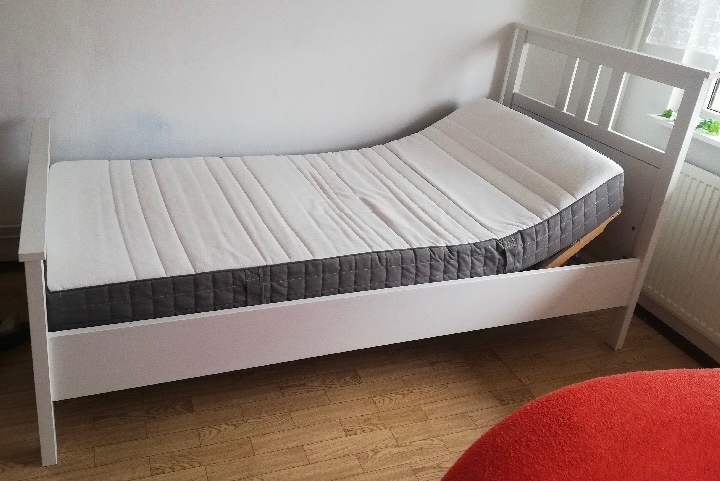 Postel 90x200 včetně matrace a polohovatelného roštu