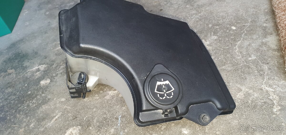 Nádoba vody pro ostřikovač bmw e46