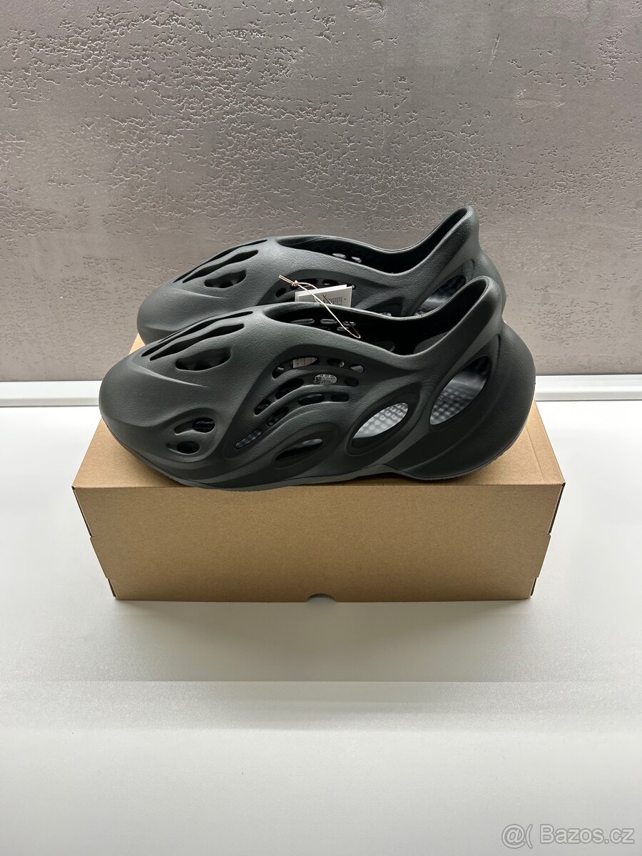 Prodám Yeezy Foam RNR Carbon - 46