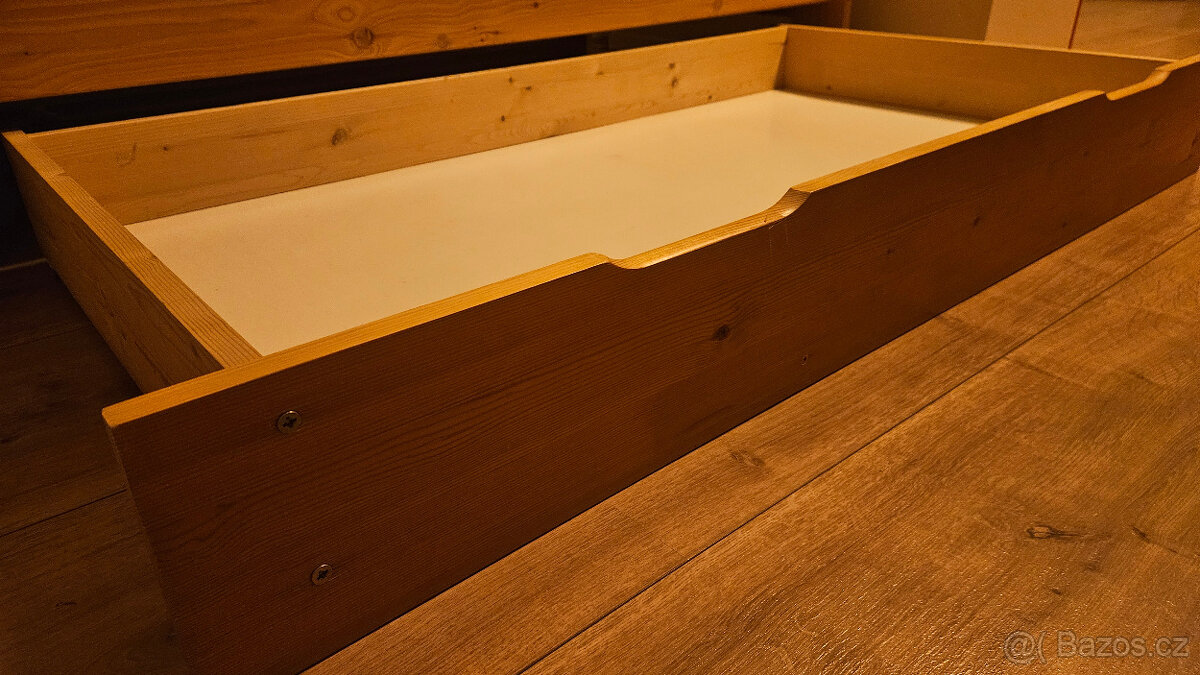 Zásuvka pod postel na skladování věcí