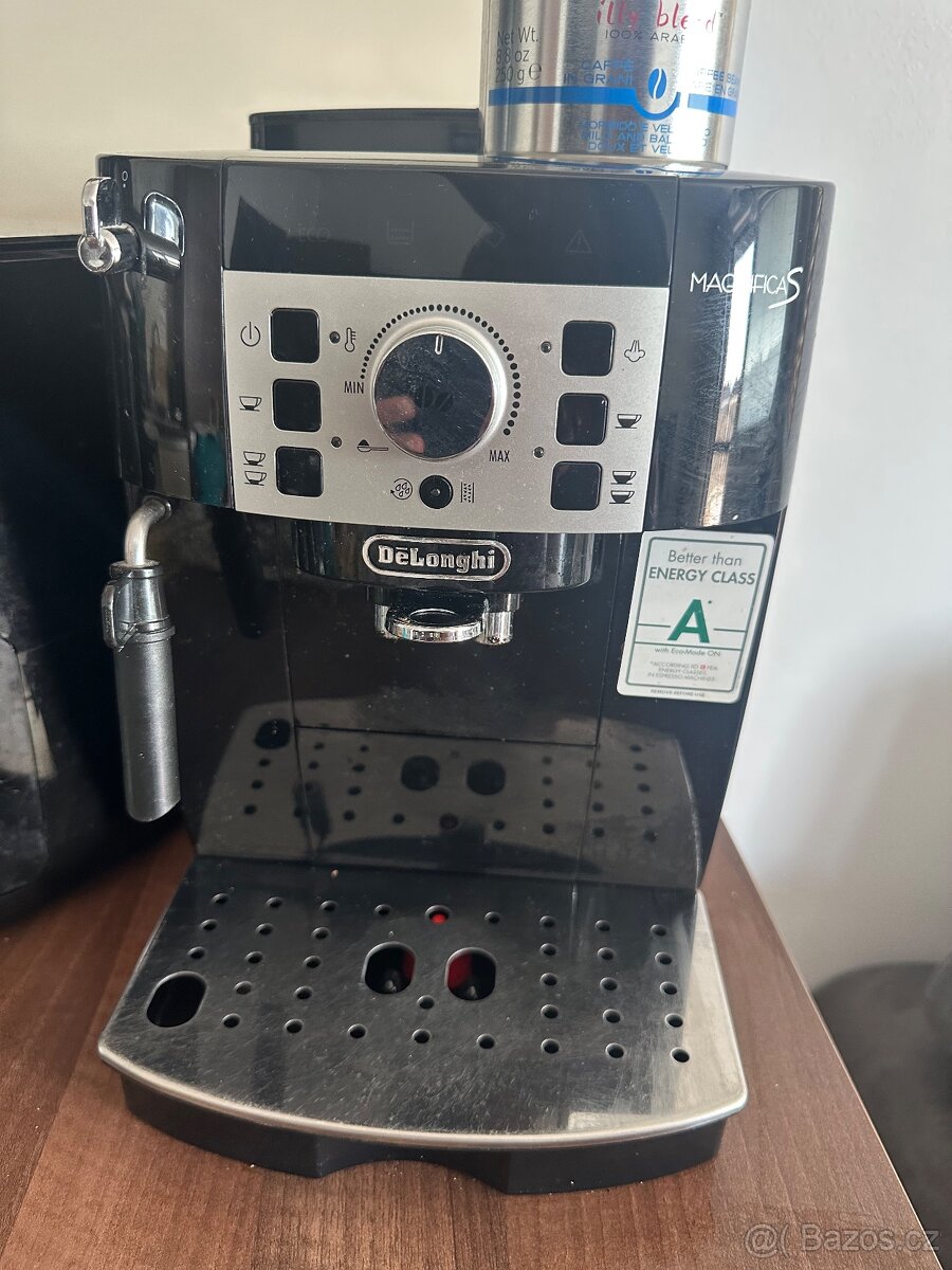 Automatický kávovar De'Longhi Magnifica S . Použity.
