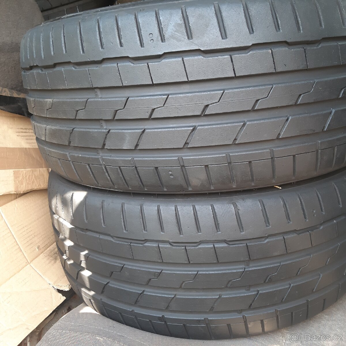 235/40/19 Hankook 2ks 7mm letni na Tesla ID