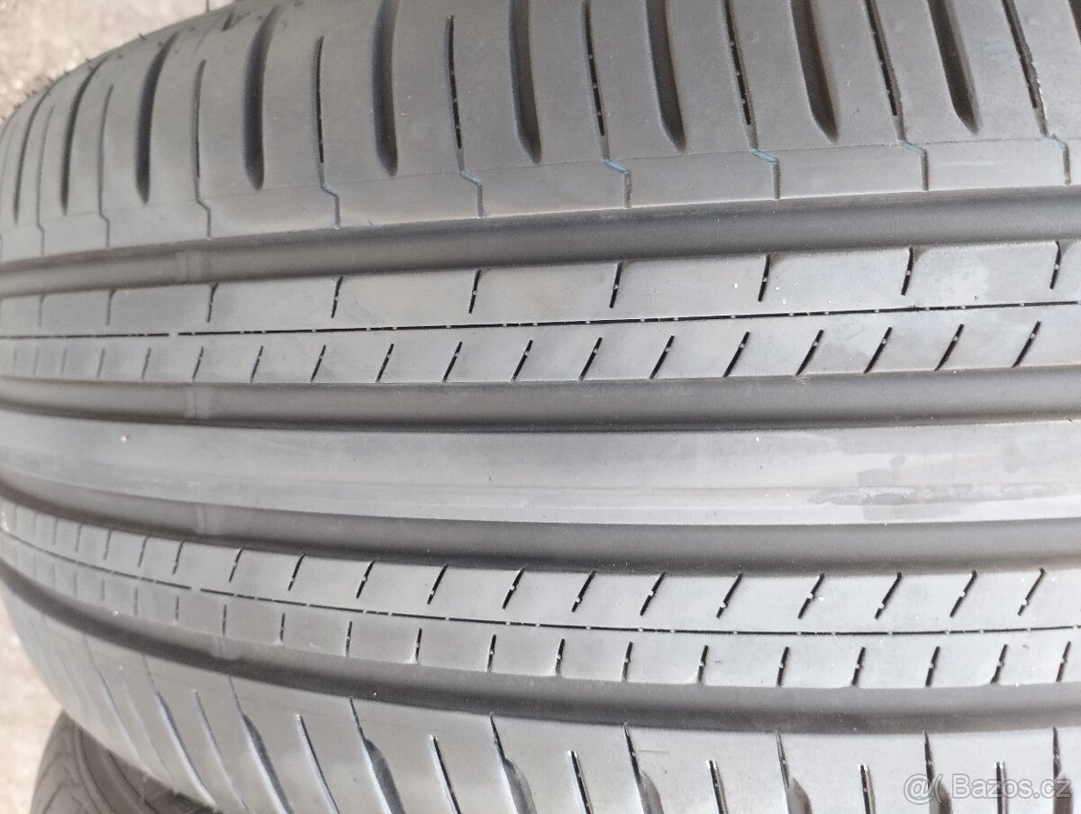 Pneu 215/50.R18.-92V.Mirne jete