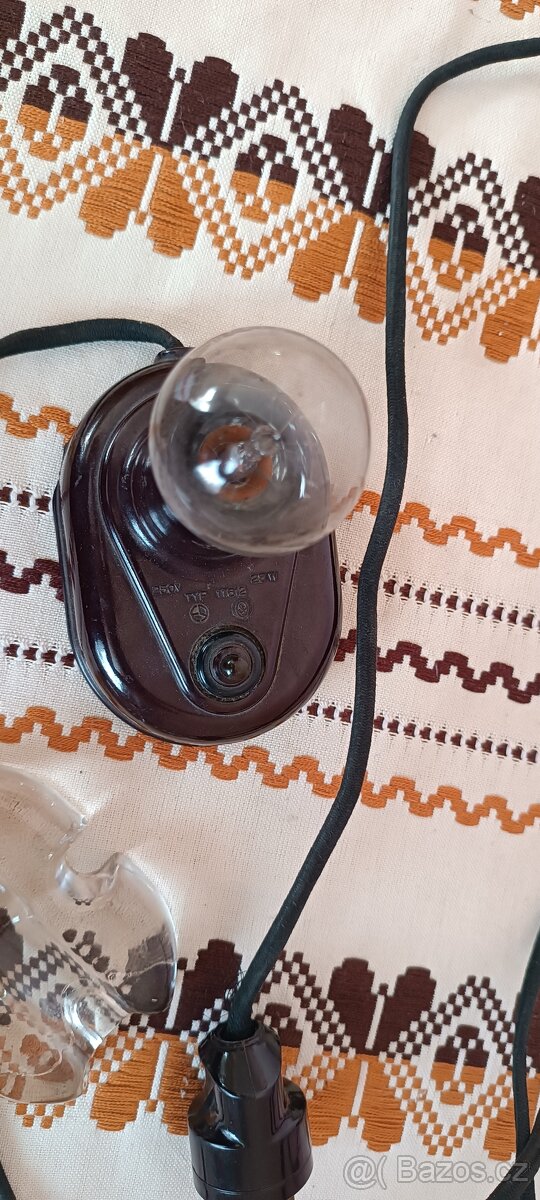 Bakelitová noční lampička na zeď – originál ze 60. let