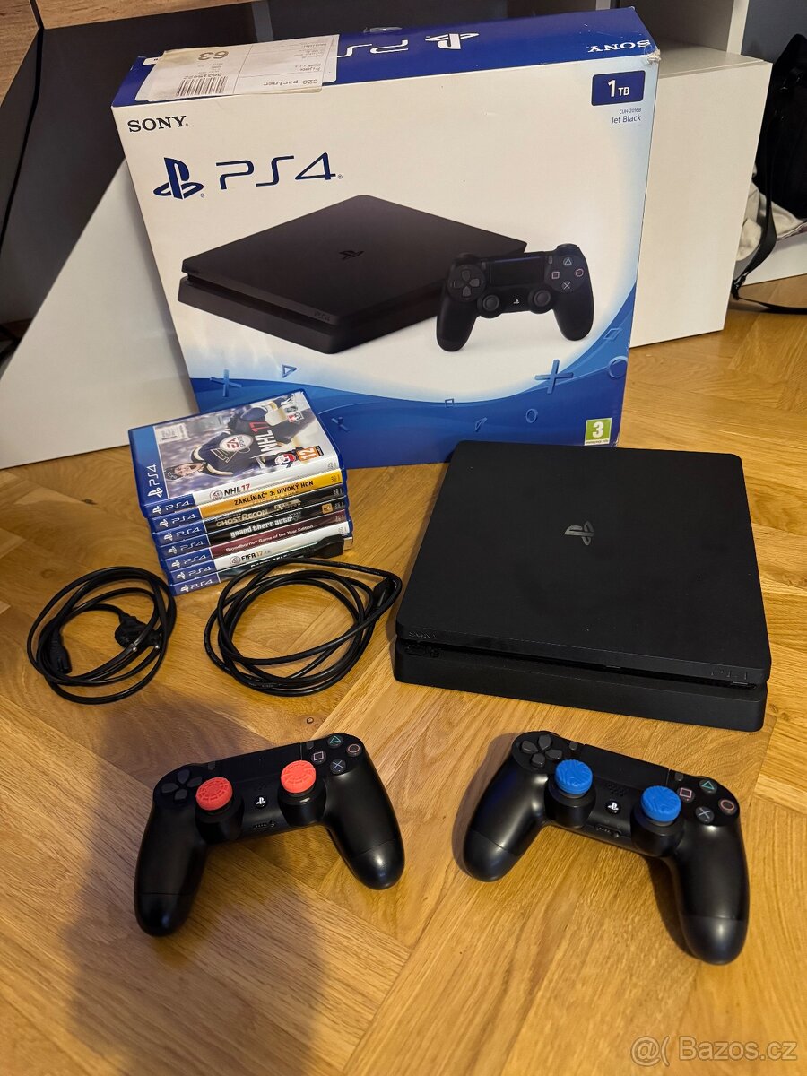 PS4 Slim 1 TB + 2 ovladače + 7 her