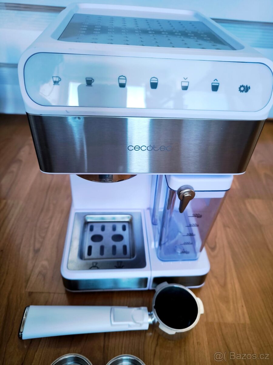 Pákový tlakový kávovar Cecotec 01557