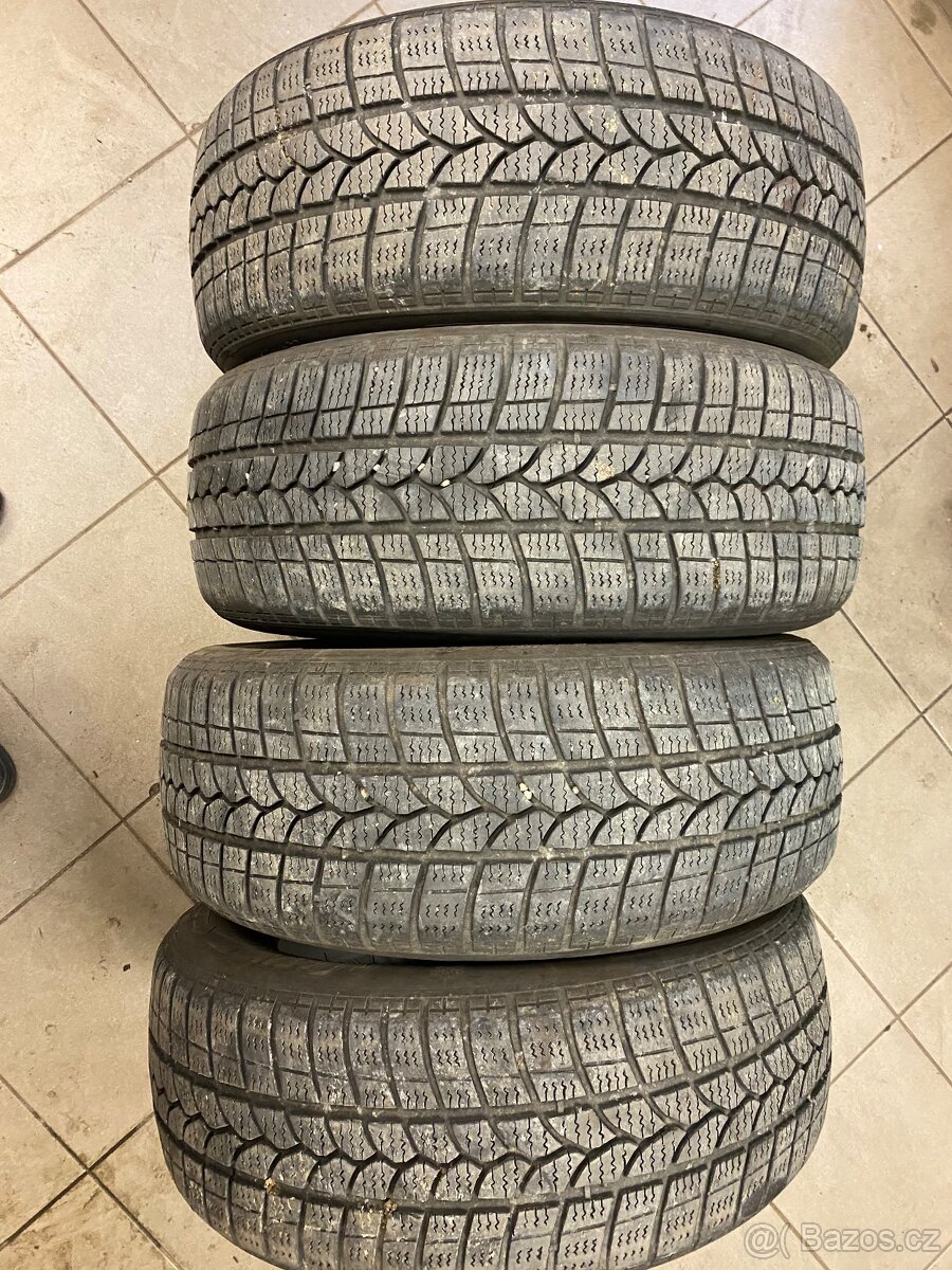 Pneu 215/55/16