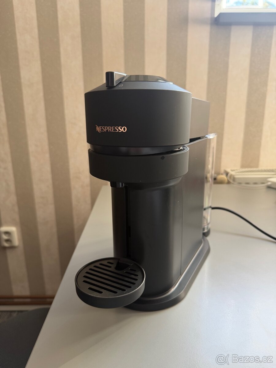 Kávovar Nespresso Vertuo Next Black Matte - super stav