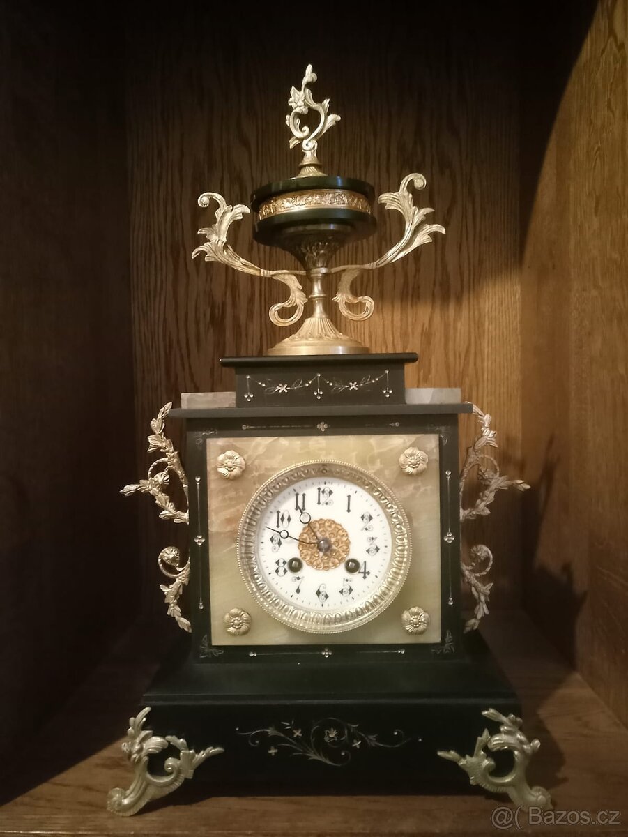 Starožitné krbové hodiny