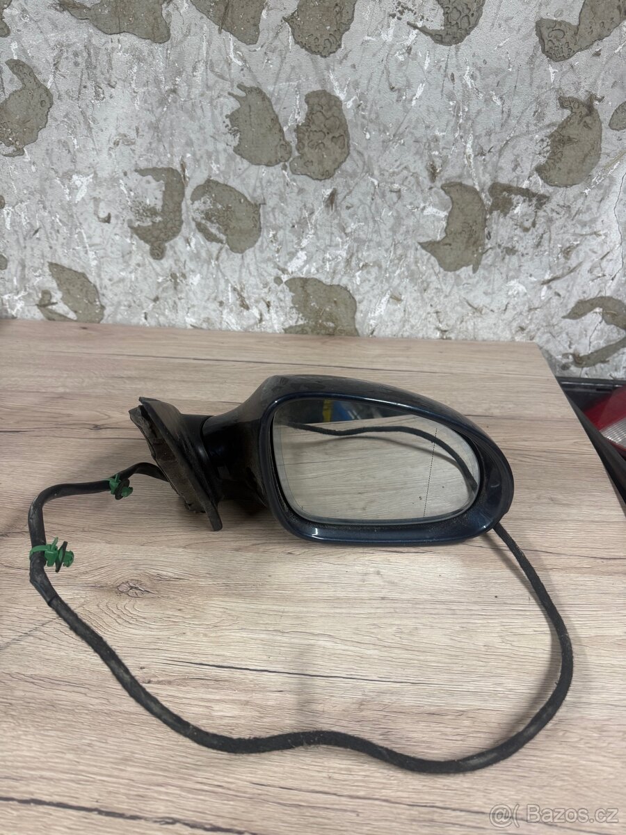 Pravé zrcátko Passat B6