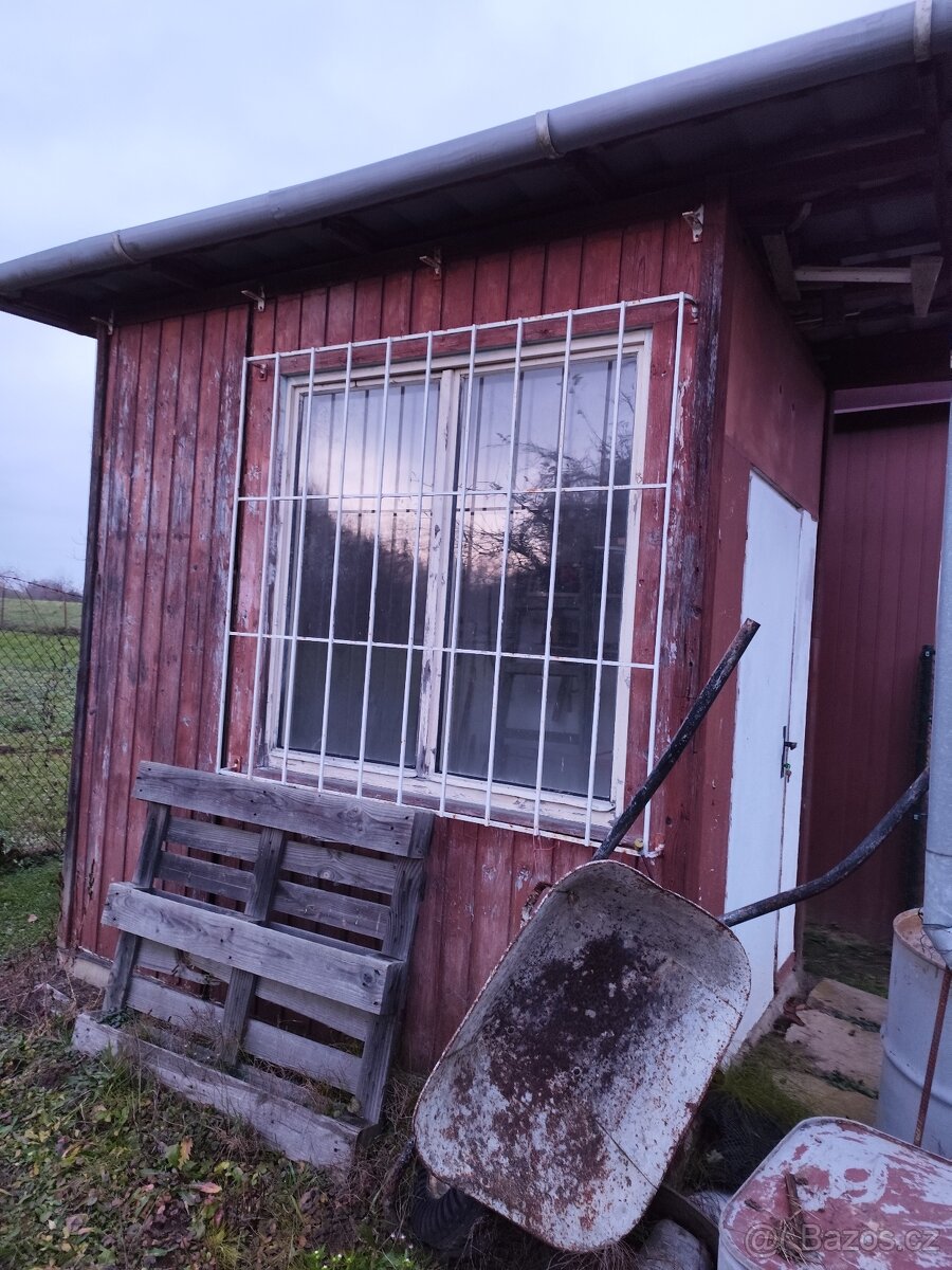 Daruji zahradní chatku