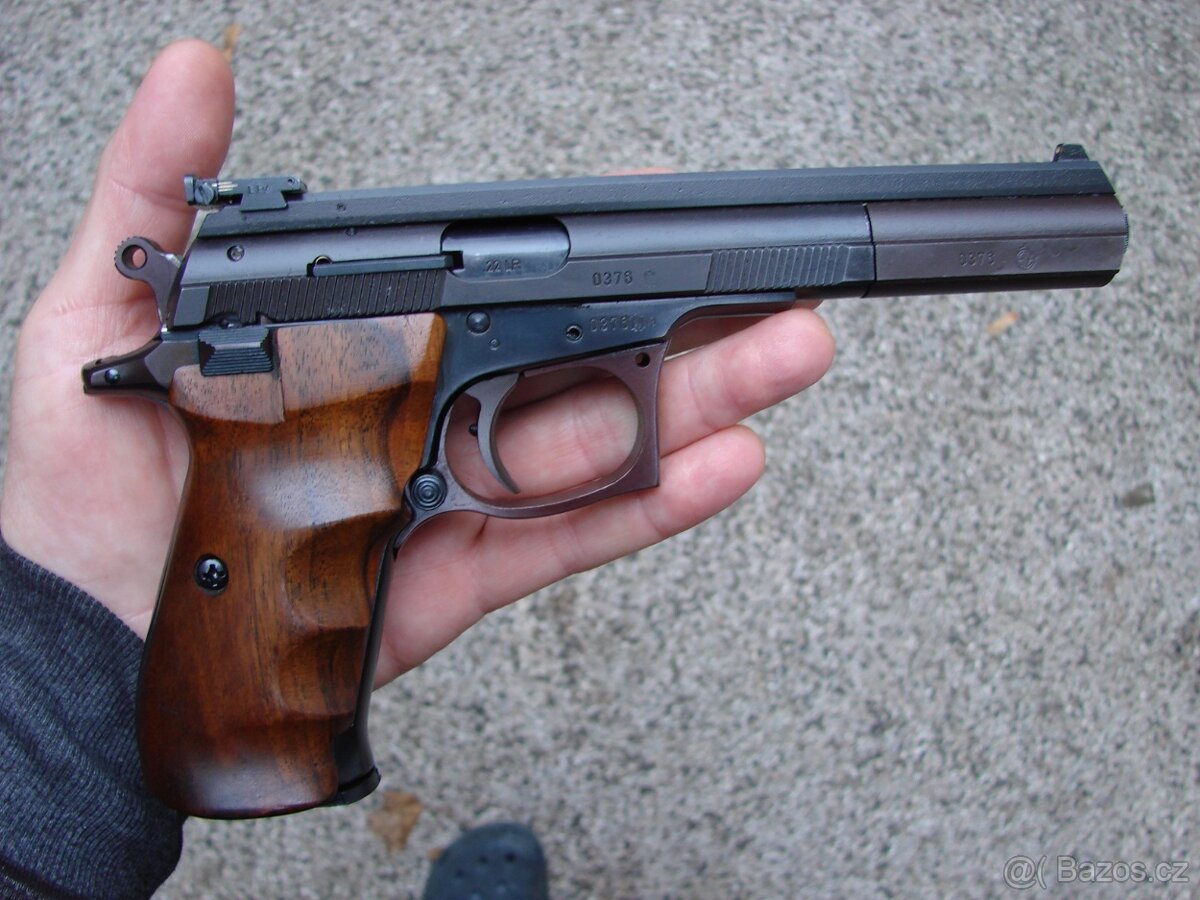 CZ 83 JANE 22 LR SE 4. ZÁSOBNÍKY A ZÁVITEM NA ÚSTÍ HLAVNĚ