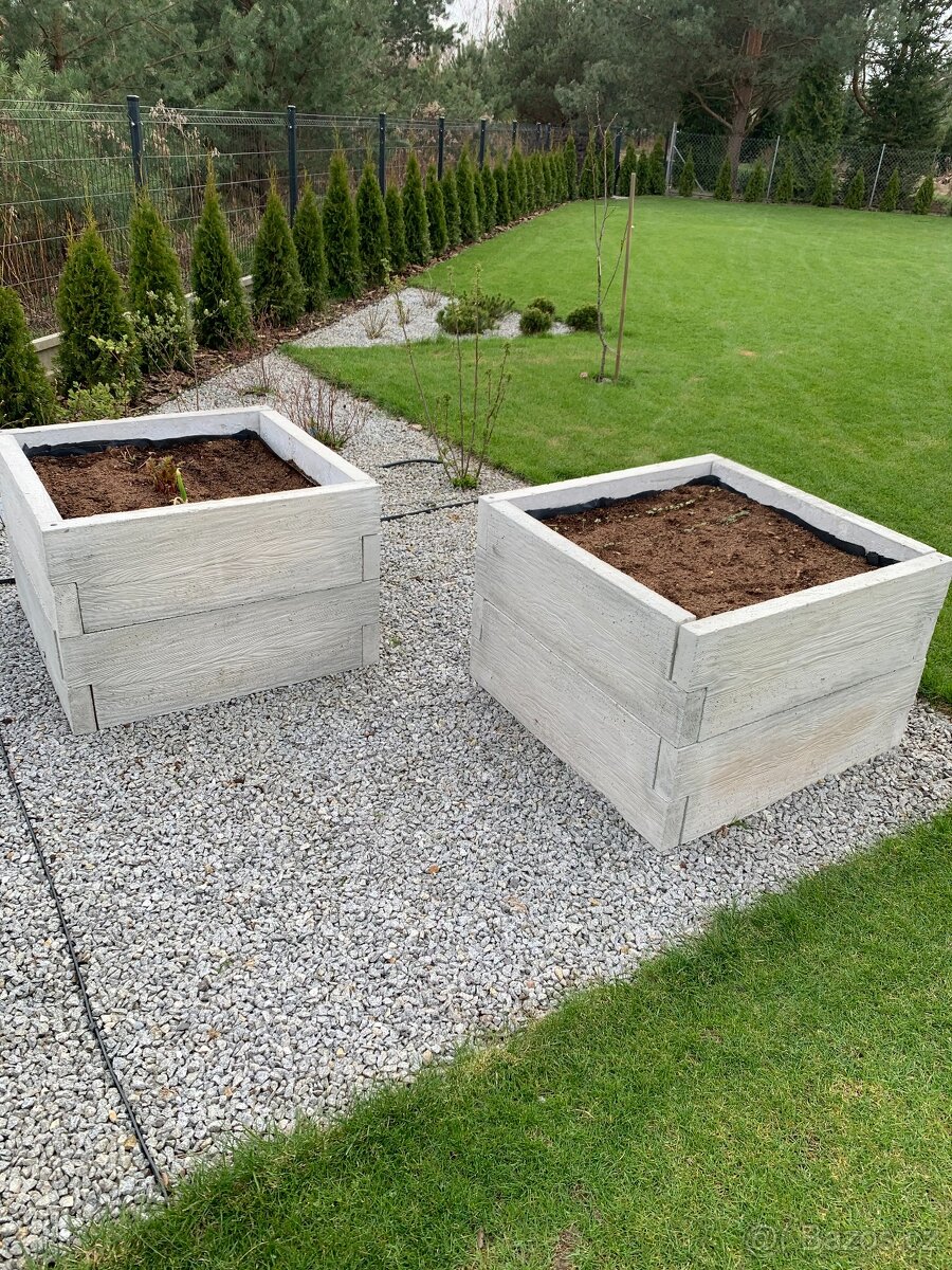 Betonový vyvýšený záhon