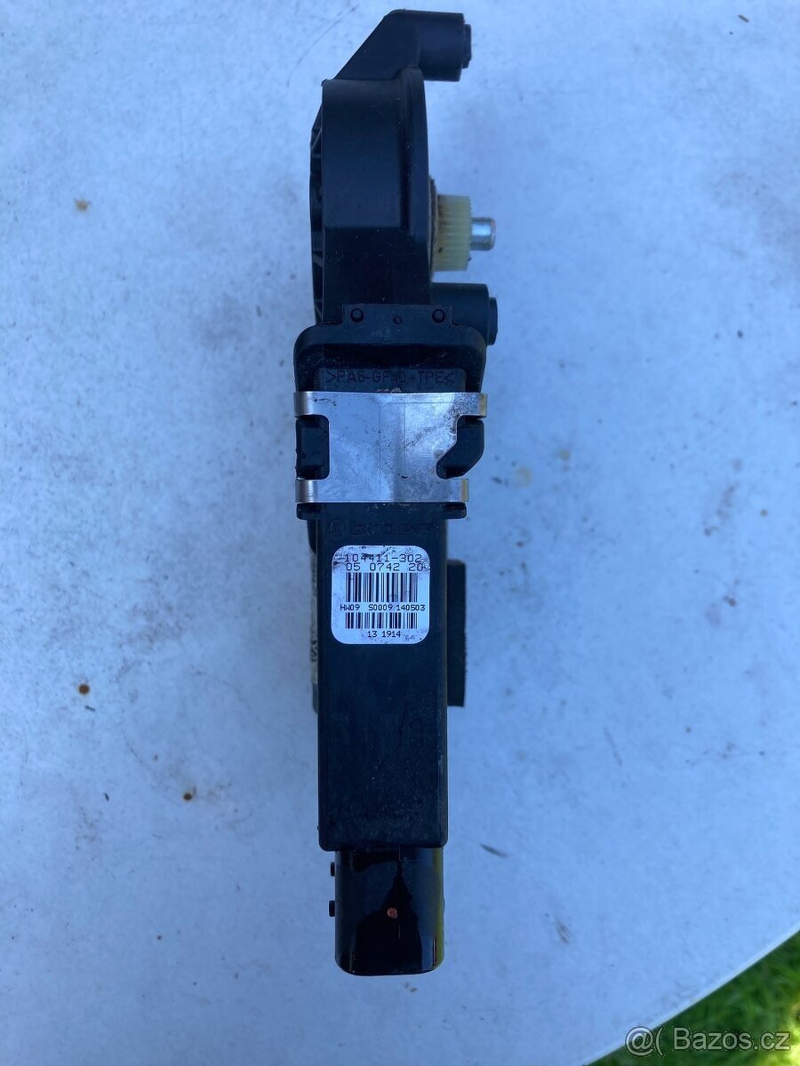 Řidici jednotka centralniho zamykani octavia 104411 302.