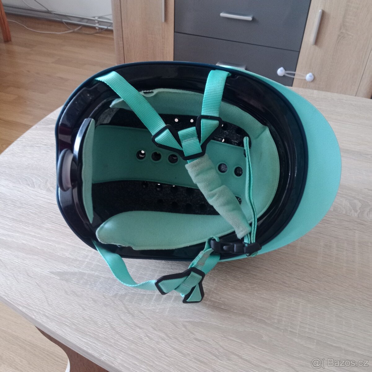 Dětská jezdecká přilba