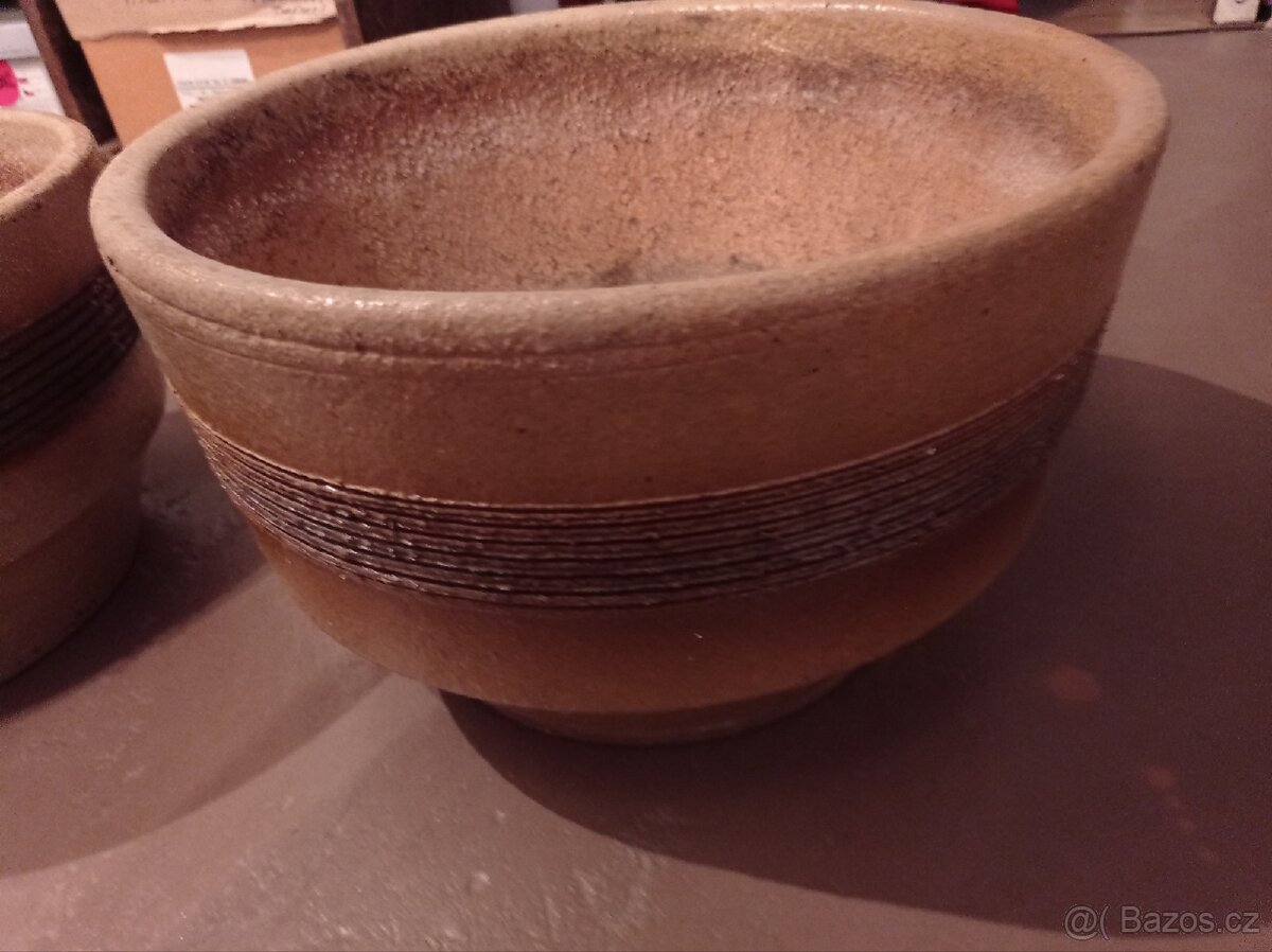 Květináč zahradní, keramické hliněné hrnce, vázy