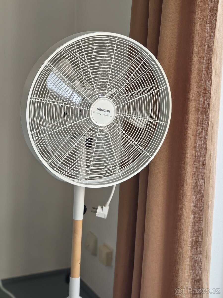 Stojanový ventilátor Sencor dřevo/kov