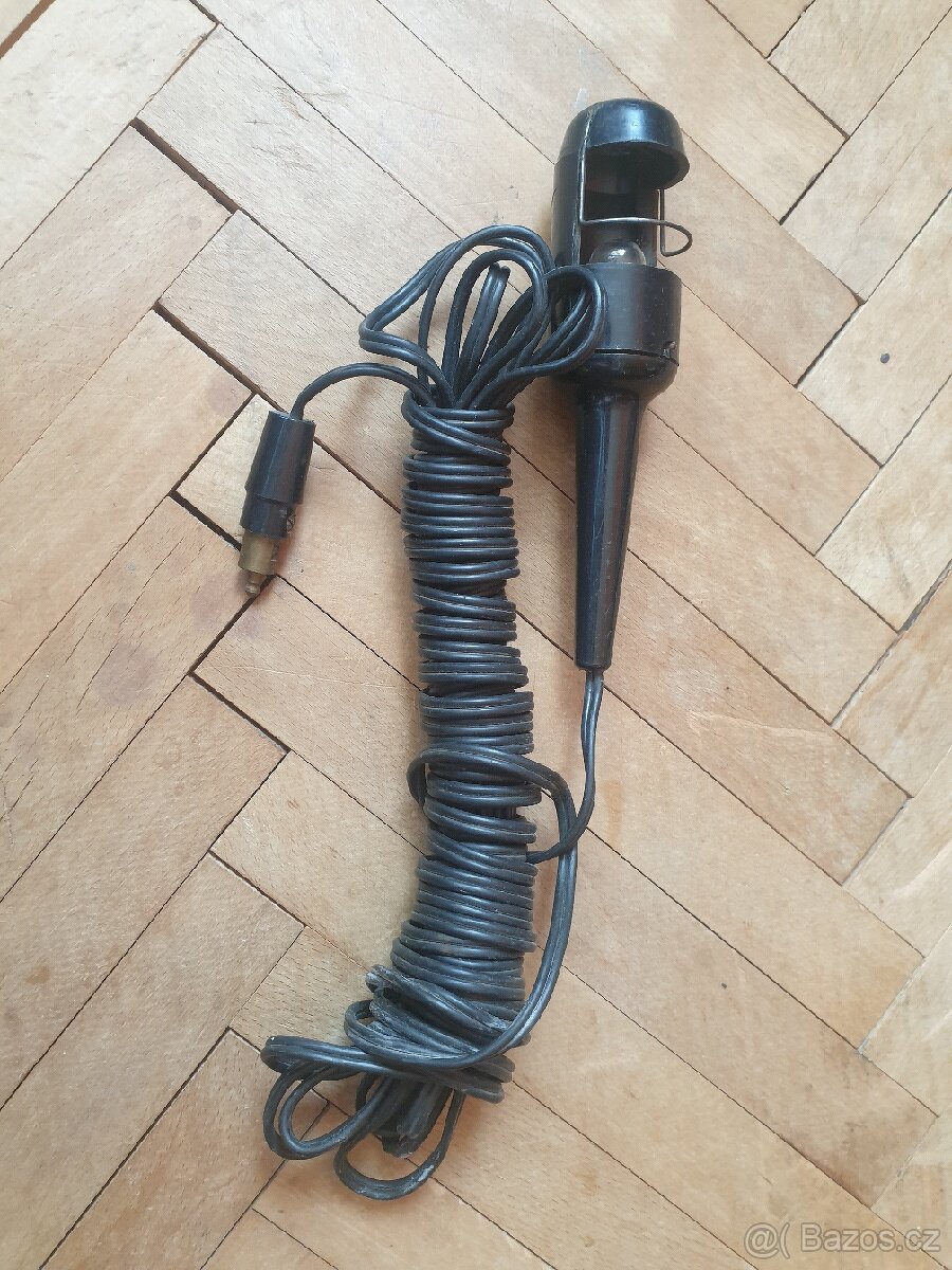 Stará přenosná auto lampička DDR.