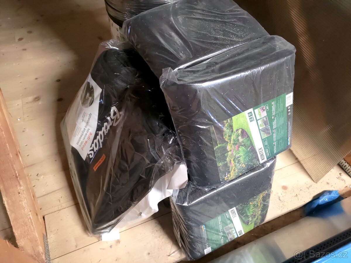 netkaná textilie černá 50g/m²