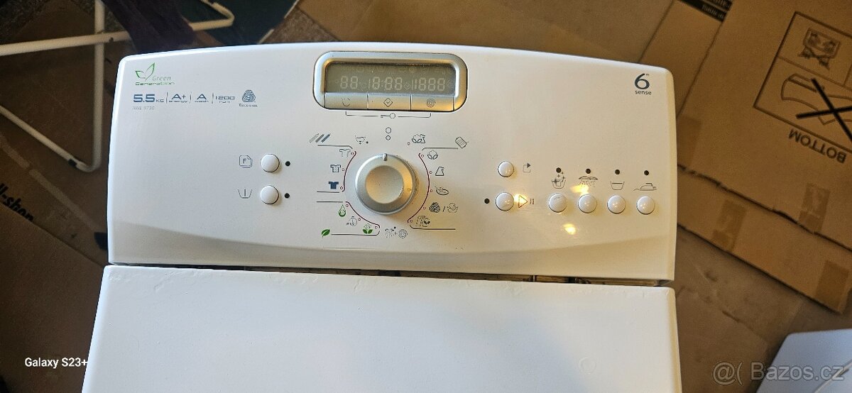 Pračka Whirlpool AWE9730 na 5,5 kg prádla, 1200 ot.