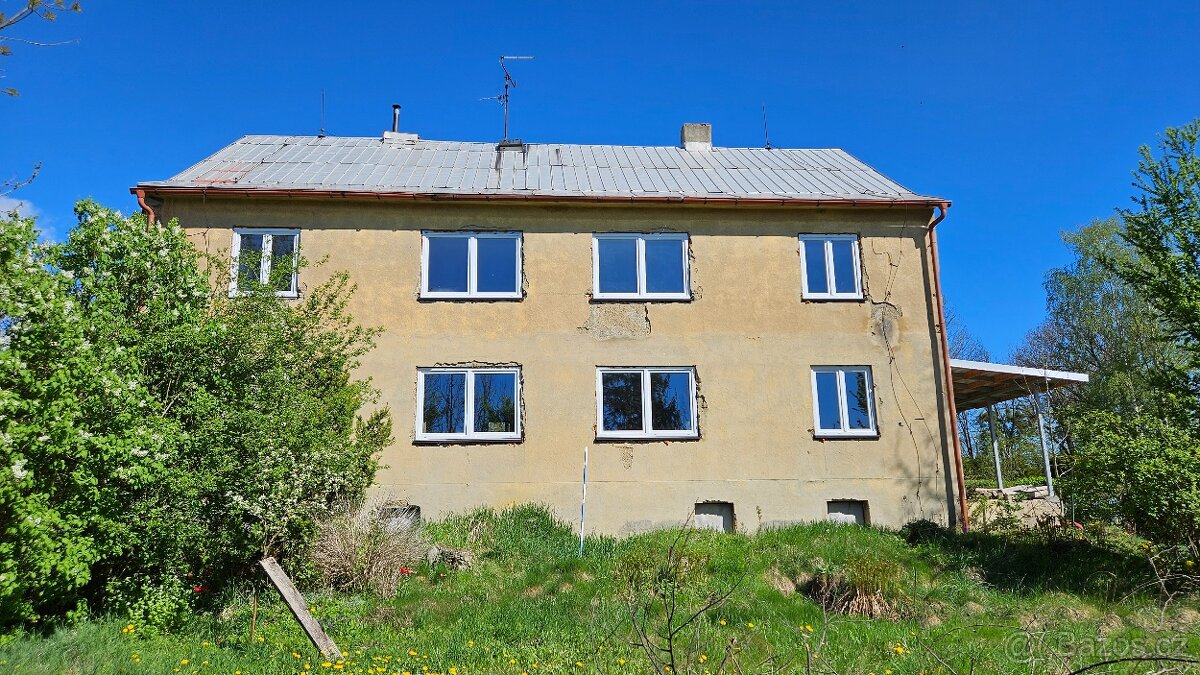 Prodej vícegeneračního domu 300 m², pozemek 1815 m² Střítež