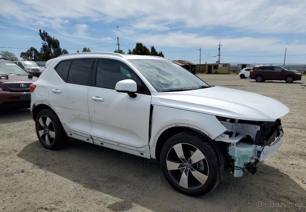 Volvo XC 40 T5 AWD Momentum