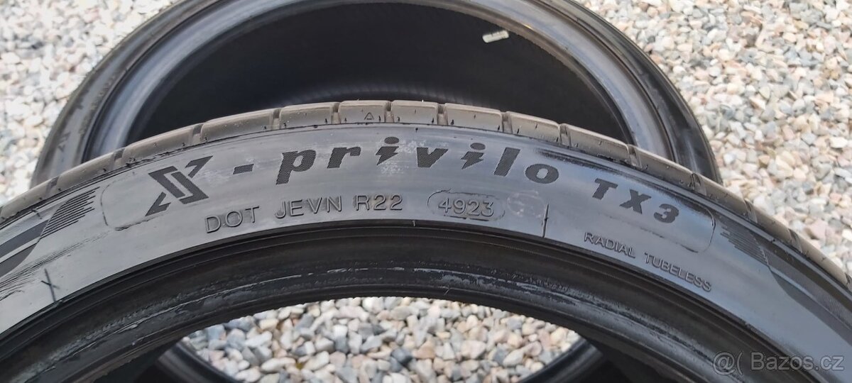 Tracmax TX3 225/40 R18