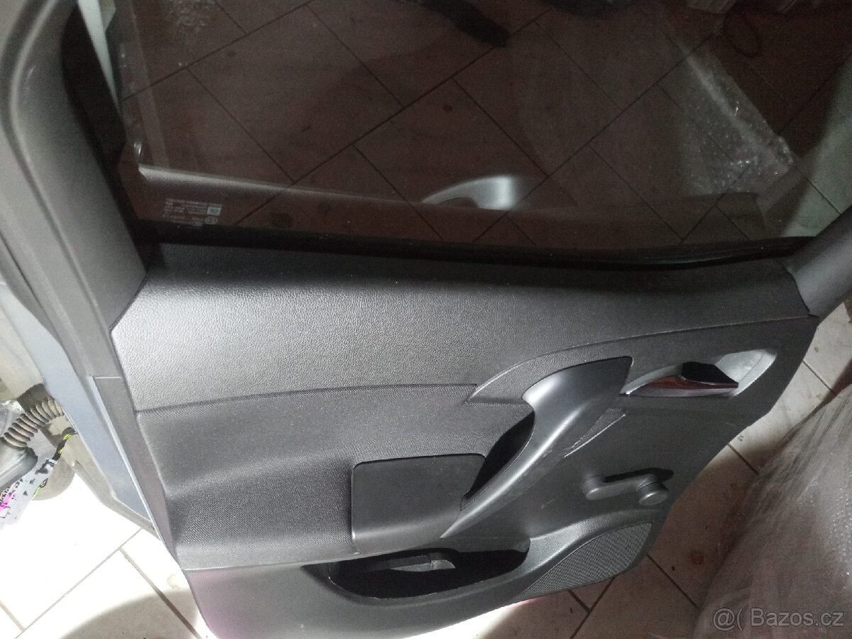 Dveře zadní Opel Meriva 2010 B limuzína