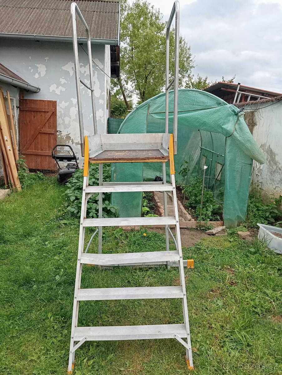 Montážní schody s rampou
